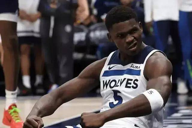 尼克斯森林狼交易细节更新 黄蜂作为第3方加入